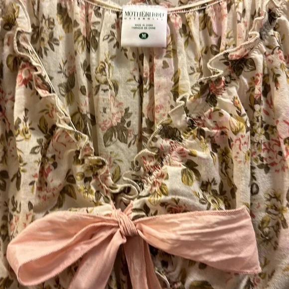 Motherhood Maternity Cotton Top. Size Med. Cream/Link Floral Short Sleeve - Picture 4 of 12